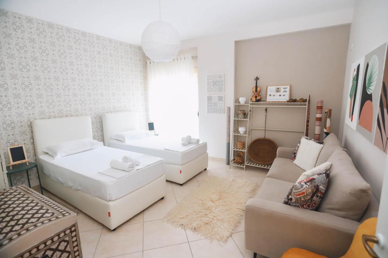 Large Apartment Near The Seaside Boulevard Lungomare Vlorë Eksteriør billede