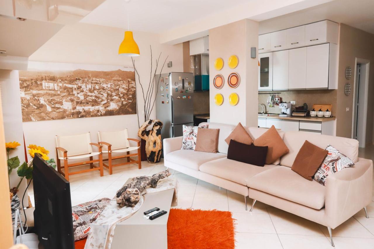 Large Apartment Near The Seaside Boulevard Lungomare Vlorë Eksteriør billede
