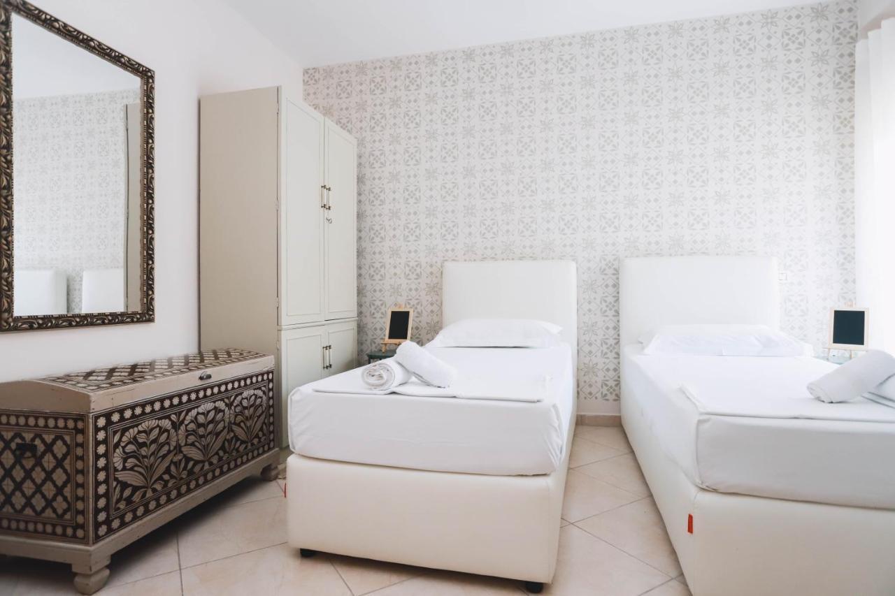 Large Apartment Near The Seaside Boulevard Lungomare Vlorë Eksteriør billede