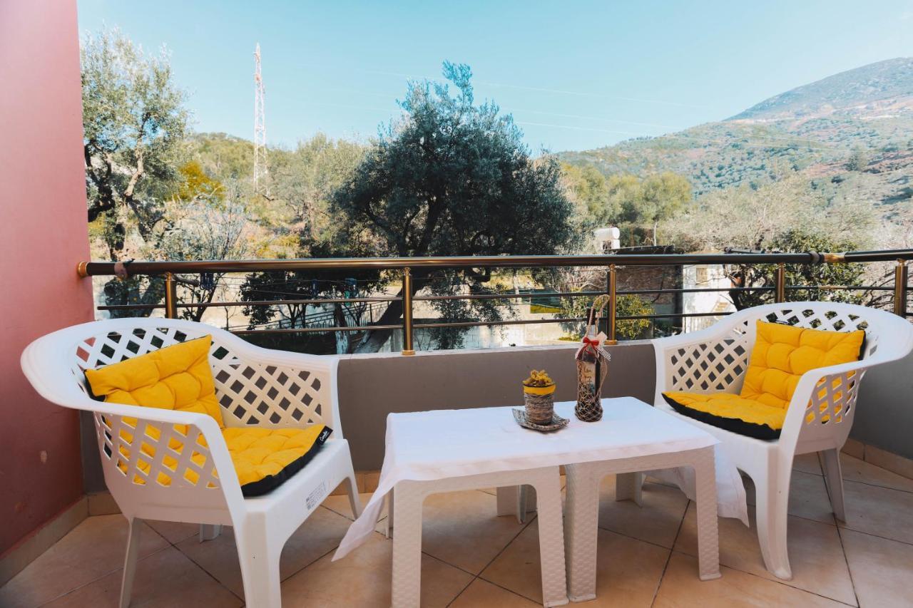 Large Apartment Near The Seaside Boulevard Lungomare Vlorë Eksteriør billede