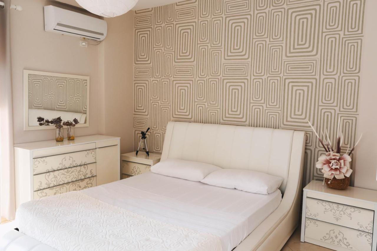 Large Apartment Near The Seaside Boulevard Lungomare Vlorë Eksteriør billede